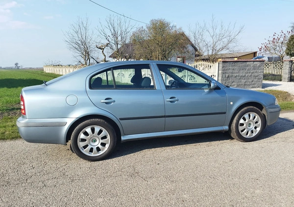 Skoda Octavia cena 8800 przebieg: 189000, rok produkcji 2002 z Zwoleń małe 301